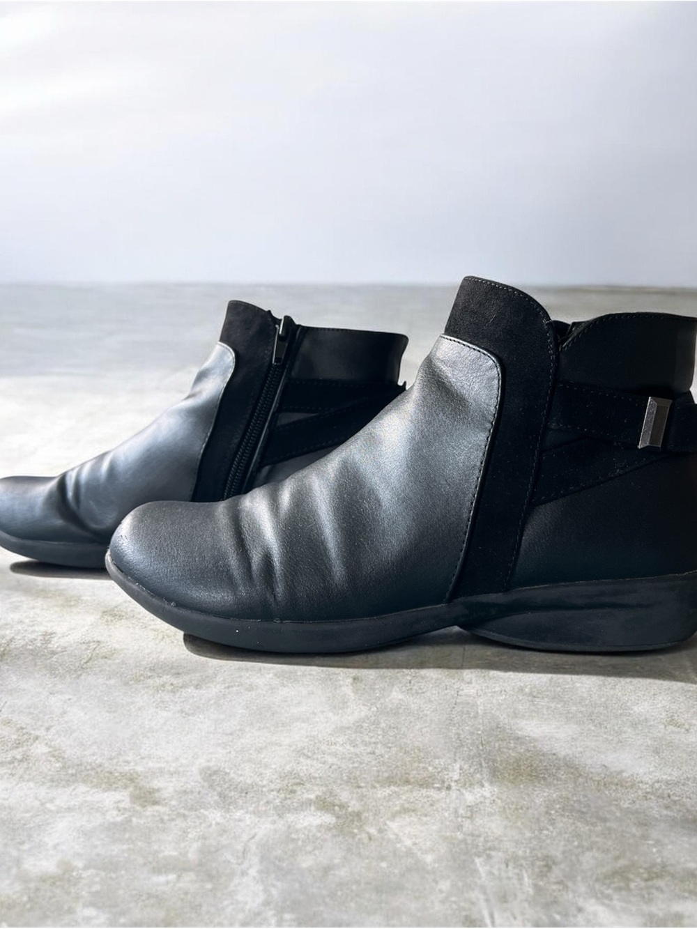 Karen Scott Women’s Black Leather Ankle Boots - Sleek Zip Casual Boots - Size 7